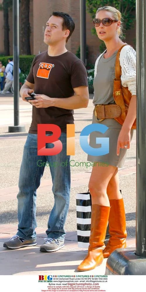 Katherine Heigl and T.R. Knight Shop in Glendale