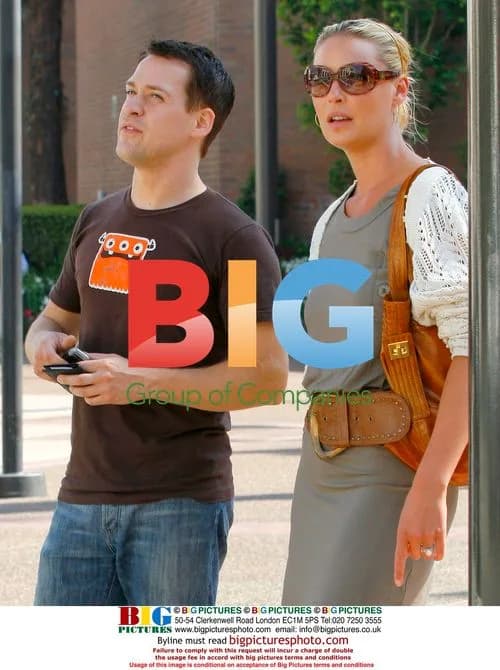 Katherine Heigl and T.R. Knight Shop in Glendale