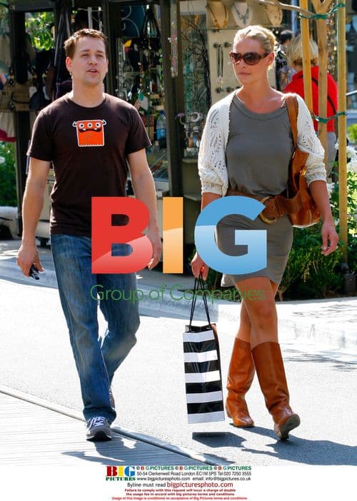 Katherine Heigl and T.R. Knight shopping in Glendale