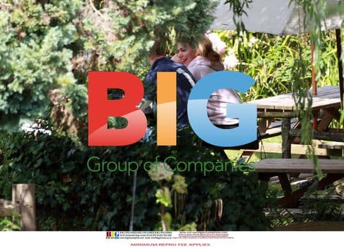 Billie Piper and Laurence Fox at pub