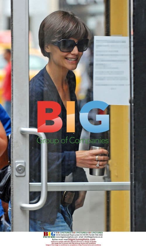 Katie Holmes Rehearses for "All My Sons"