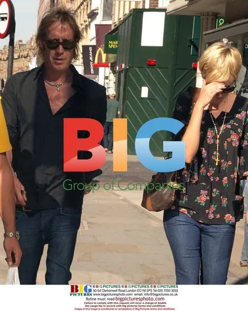 Rhys Ifans and Kimberly Stewart enter London hotel