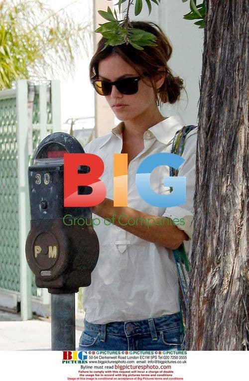 Rachel Bilson visits boyfriend Hayden Christensen