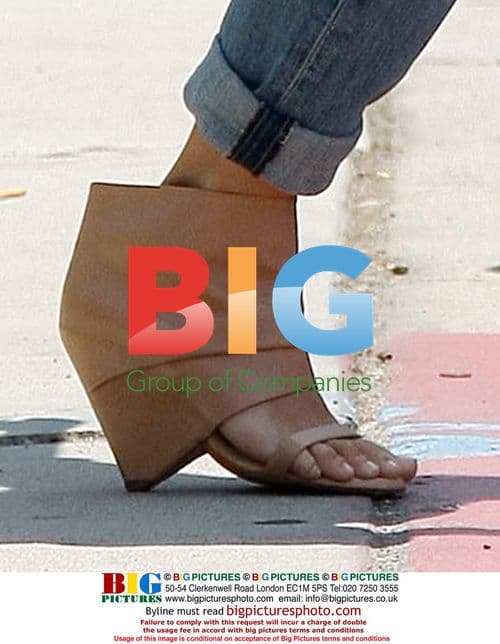 Rachel Bilson Out on Third Street