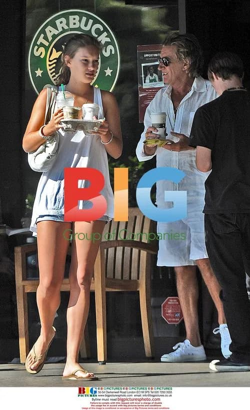 Rod Stewart and family out for coffee
