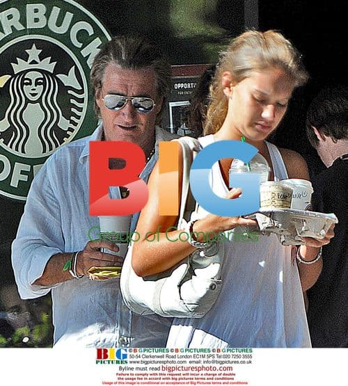 Rod Stewart enjoys family coffee run