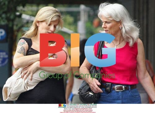 Ethan Hawke's wife picks up diapers