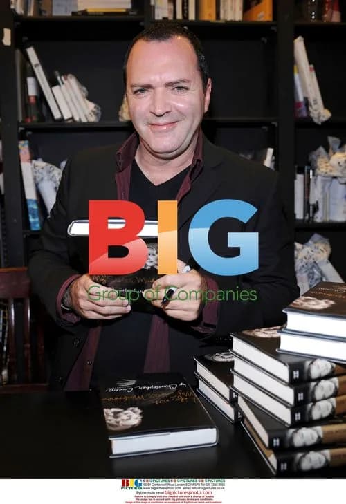 Christopher Ciccone signs "Life with My Sister Madonna"