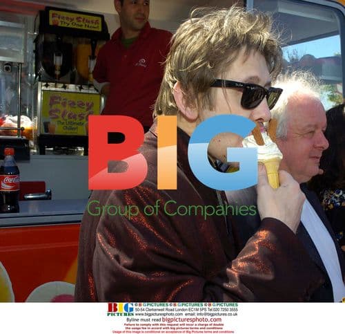 Shane McGowan and Victoria Clarke at Sandycove Beach