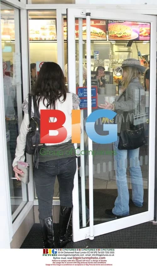 Kate Moss visits Macdonalds