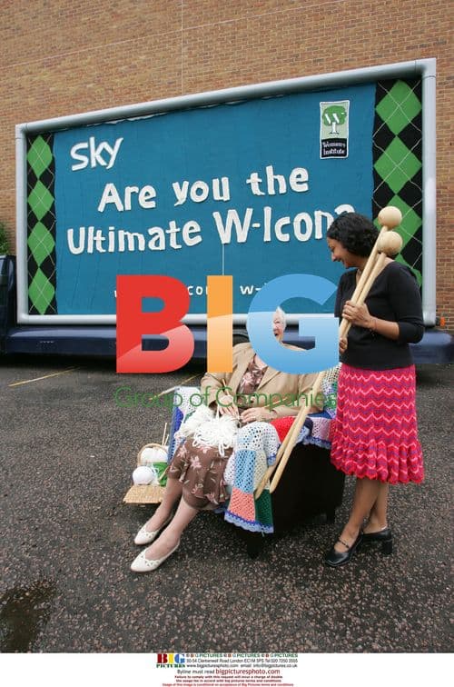 Edith Tunock completes first knitted billboard