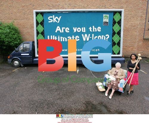 Edith Tunock completes knitted billboard