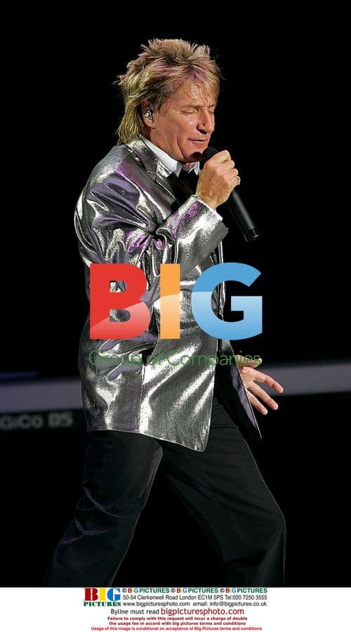 Rod Steward Performs in Spain