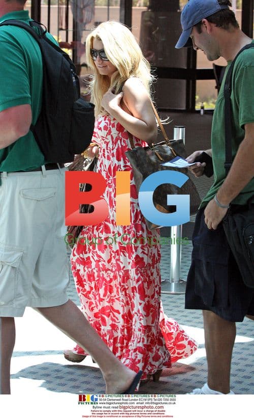 Jessica Simpson and Tony Romo at San Diego Airport