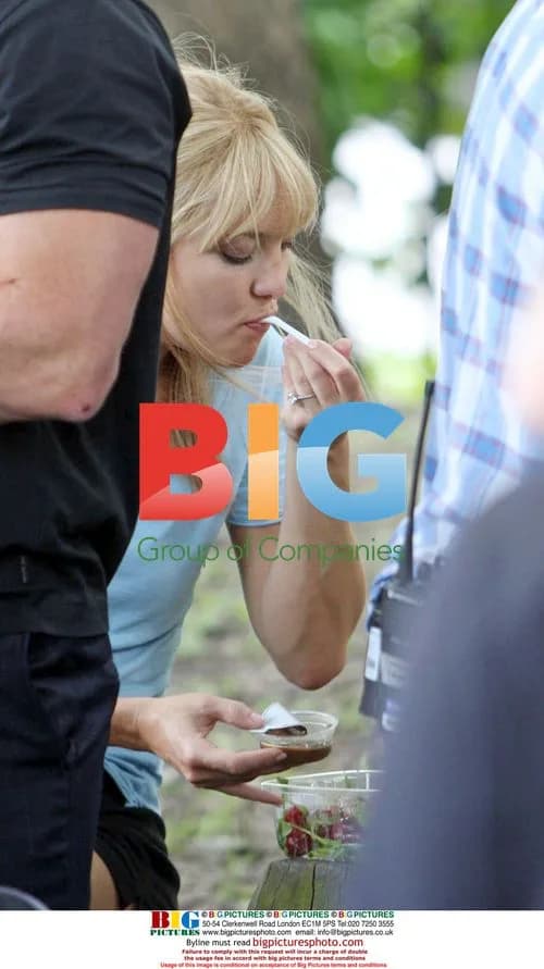 Kate Hudson on "Bride Wars" Set