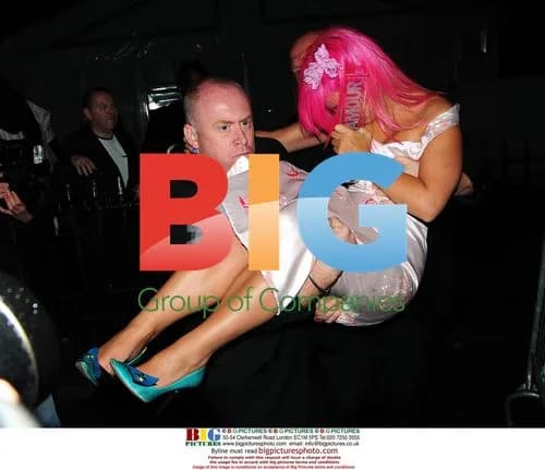 Lily Allen carried out of awards show