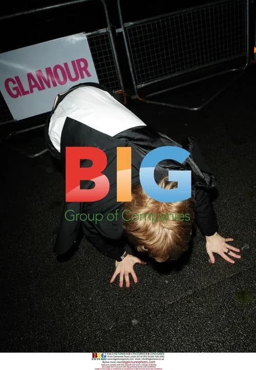 Lily Allen carried out of Glamour Awards