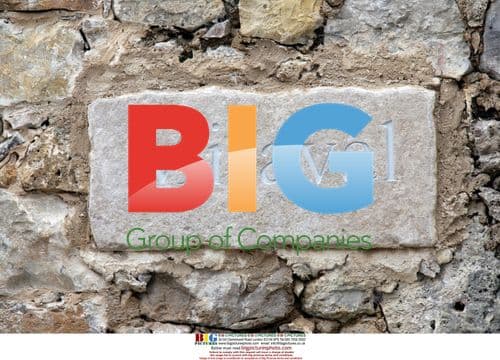 Angelina and Brad's garden furniture