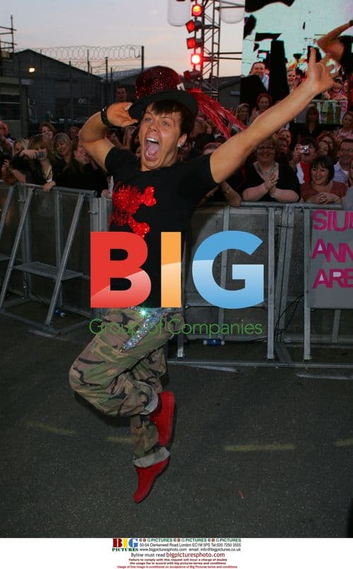 BB Contestant Dennis Enters Big Brother House