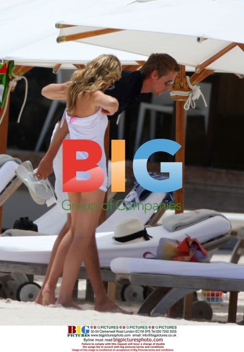 Peter Crouch and Abigail Clancy's Caribbean PDA
