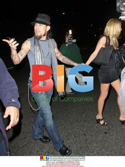 Dave Navarro leaves bar with mystery woman