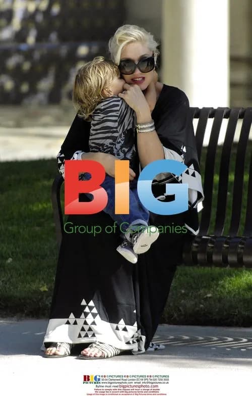 Pregnant Gwen Stefani with son Kingston at park