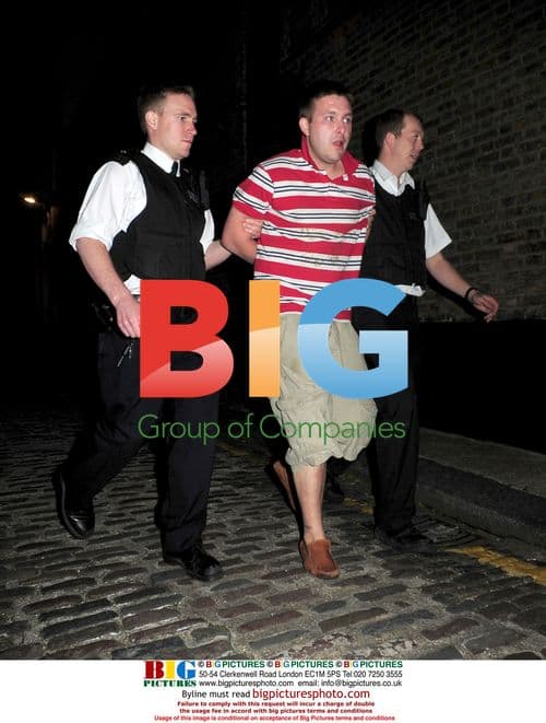 Amy Winehouse Calls Police on Attacking Photographers