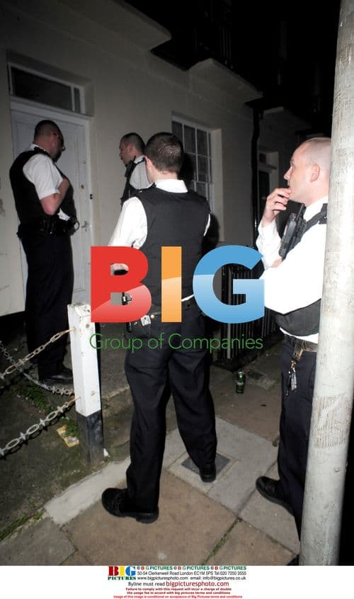 Amy Winehouse Calls Police After Photographers Attacked