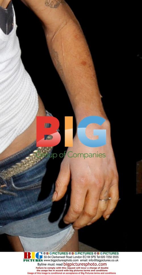 Amy Winehouse Checks on Photographers