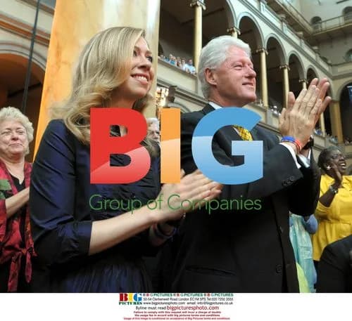 Hillary Clinton suspends presidential campaign