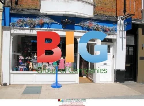 Kate Moss shops and enjoys sunny day in London