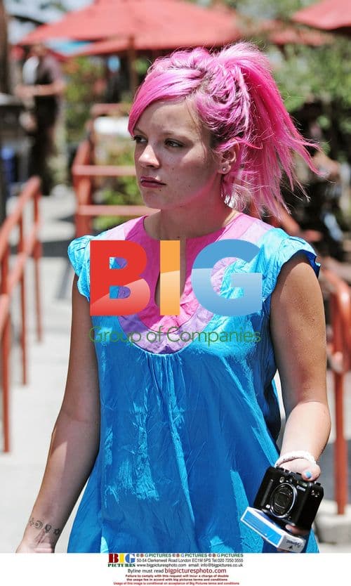 Lily Allen Takes Lunch Break in Hollywood