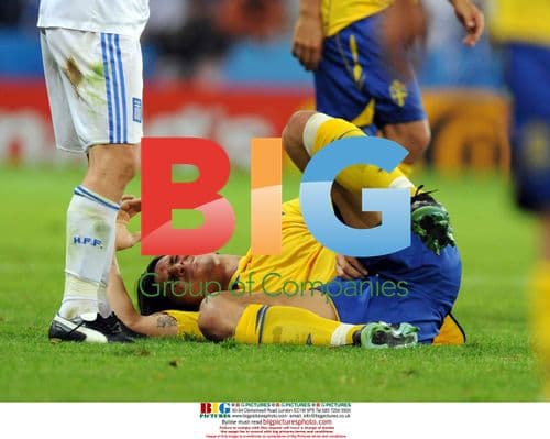 Zlatan Ibrahimovic injured during Euro 2008 match