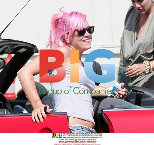 Lily Allen Shopping in Glendale