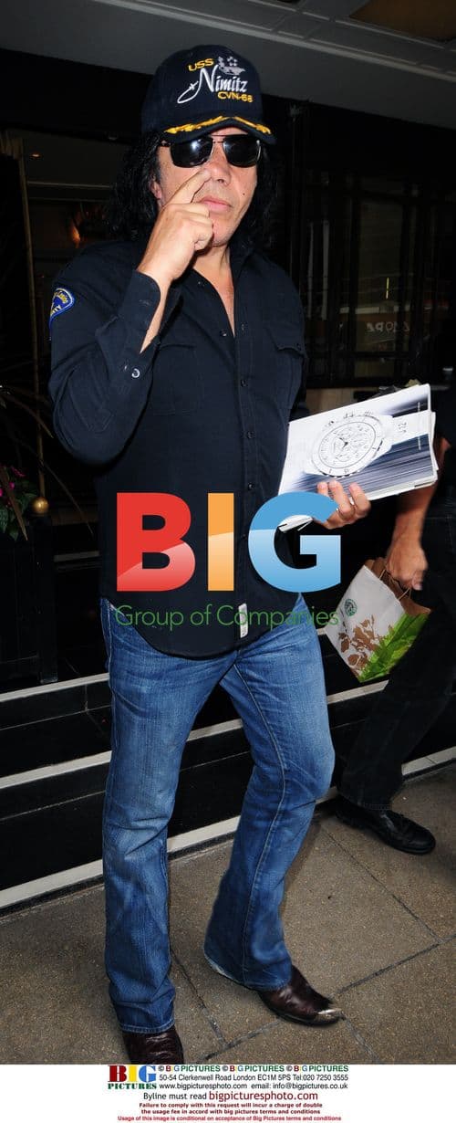 KISS Members Depart London Hotel