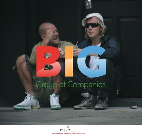 Rhys Ifans drinks with friend after split from Sienna Miller