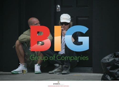 Rhys Ifans Drinking with Friend After Split