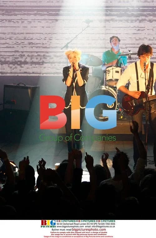 Agyness Deyn Performs with The Five O'Clock Heroes