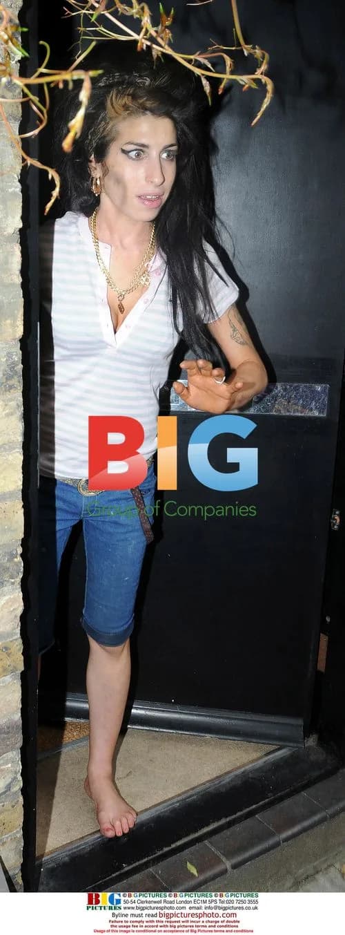 Amy Winehouse Meets Fan