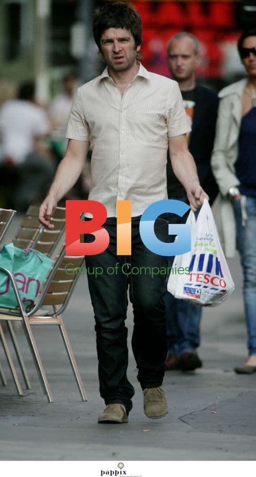 Noel Gallagher and Family Shopping