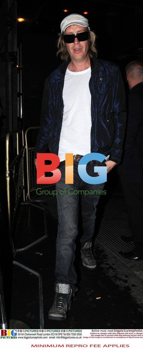 Rhys Ifans out clubbing after split