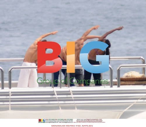 Naomi Campbell enjoys milk or cocktail on yacht