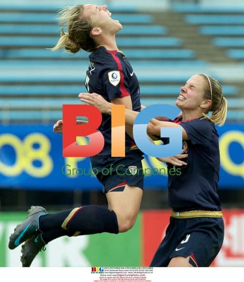 Amy Rodrigues celebrates goal with Lindsay Tarpley