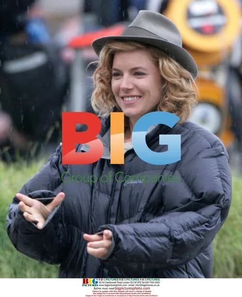 Sienna Miller and Keira Knightley on 'The Edge Of Love' film set