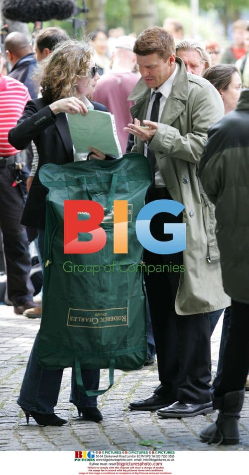 Emily Deschanel and David Boreanaz film Bones