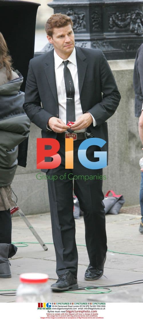 Emily Deschanel and David Boreanaz film Bones