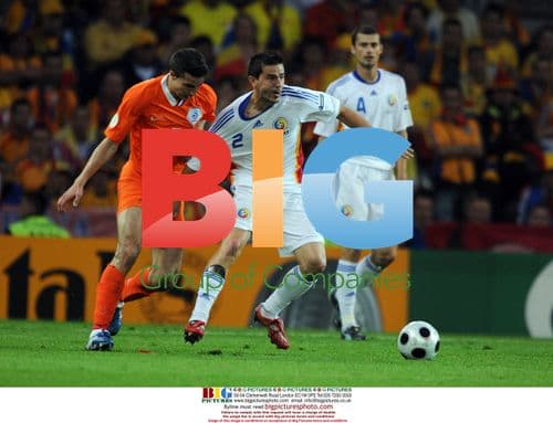 Van Persie and Contra in EURO 2008 M21 Match