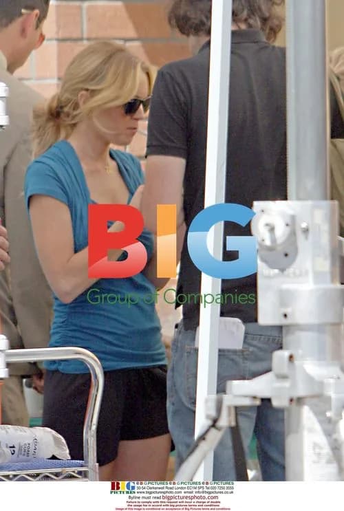 Lindsay Lohan takes smoke break from Labor Pains set