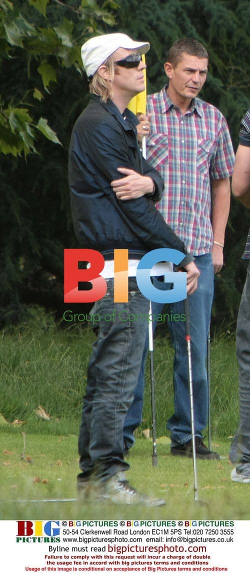 Rhys Ifans Plays Pitch and Putt in London