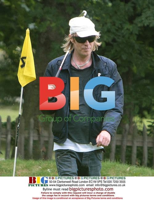 Rhys Ifans plays pitch and putt in London